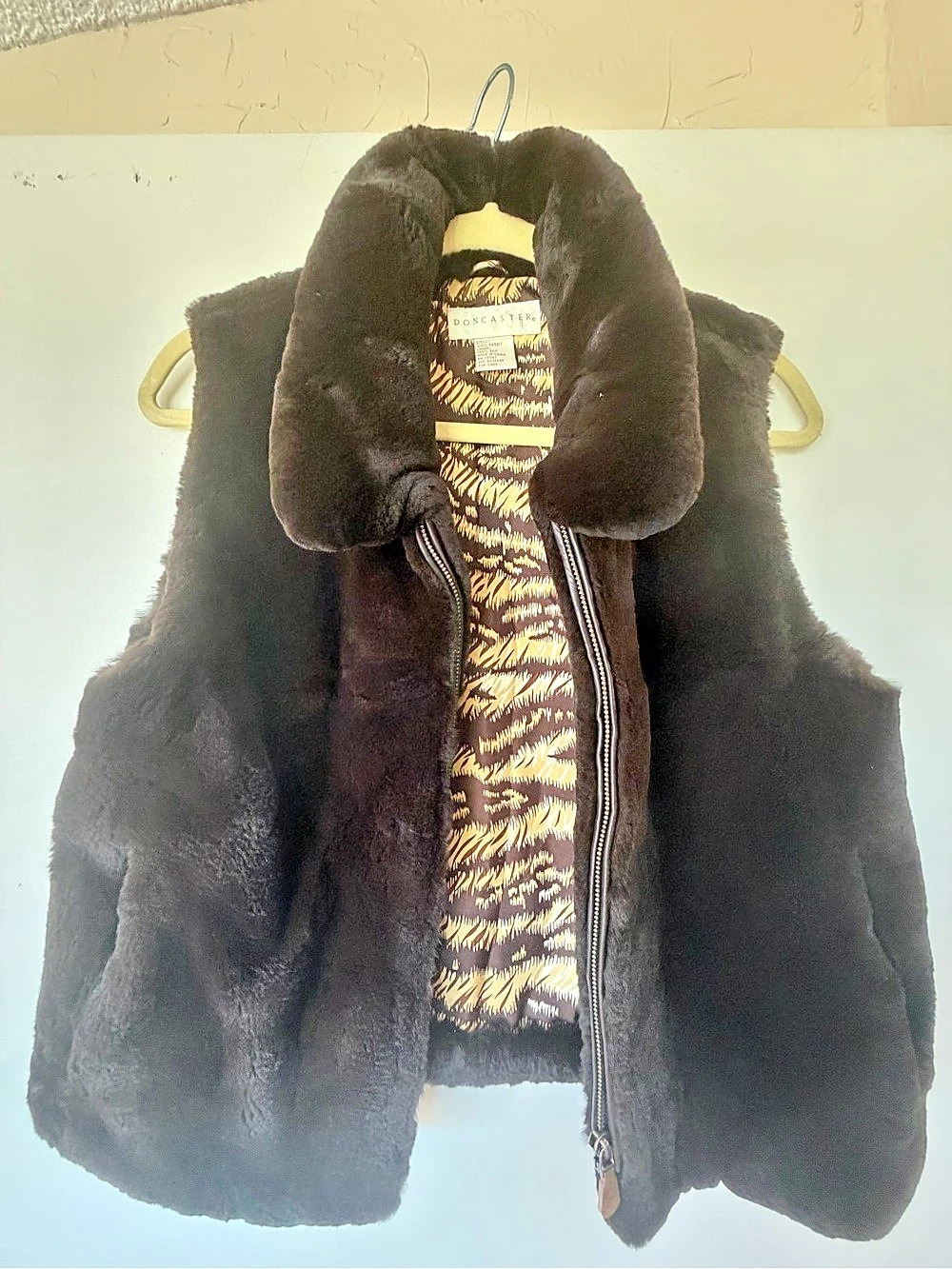 Doncaster Rabbit Vest in Brown Like New Size Small